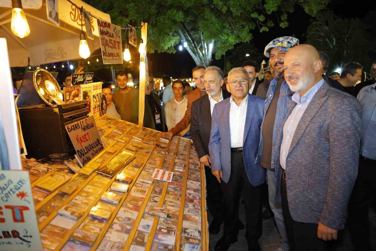 B&uuml;y&uuml;kkılı&ccedil;, Fuar38&rsquo;de Kayserililerin coşkusunu paylaştı