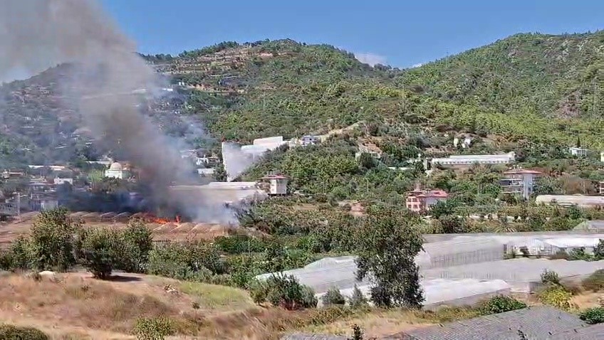 Helikopter pilotunun dikkati sayesinde yangın b&uuml;y&uuml;meden s&ouml;nd&uuml;r&uuml;ld&uuml;