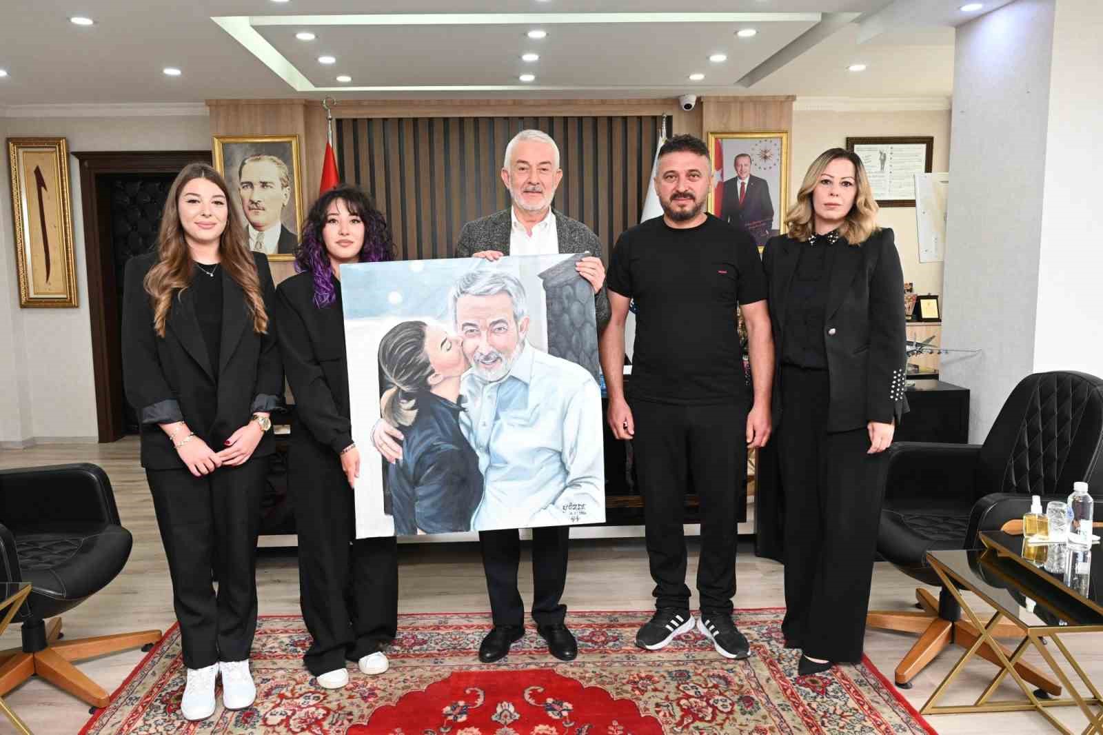 Lise &ouml;ğrencisi G&ouml;zde&rsquo;den Başkan Başdeğirmen&rsquo;i duygulandıran tablo