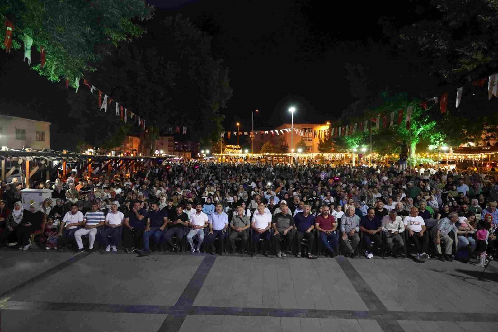 Yahyalı&rsquo;da sıra gecesi coşkusu meydanlara sığmadı