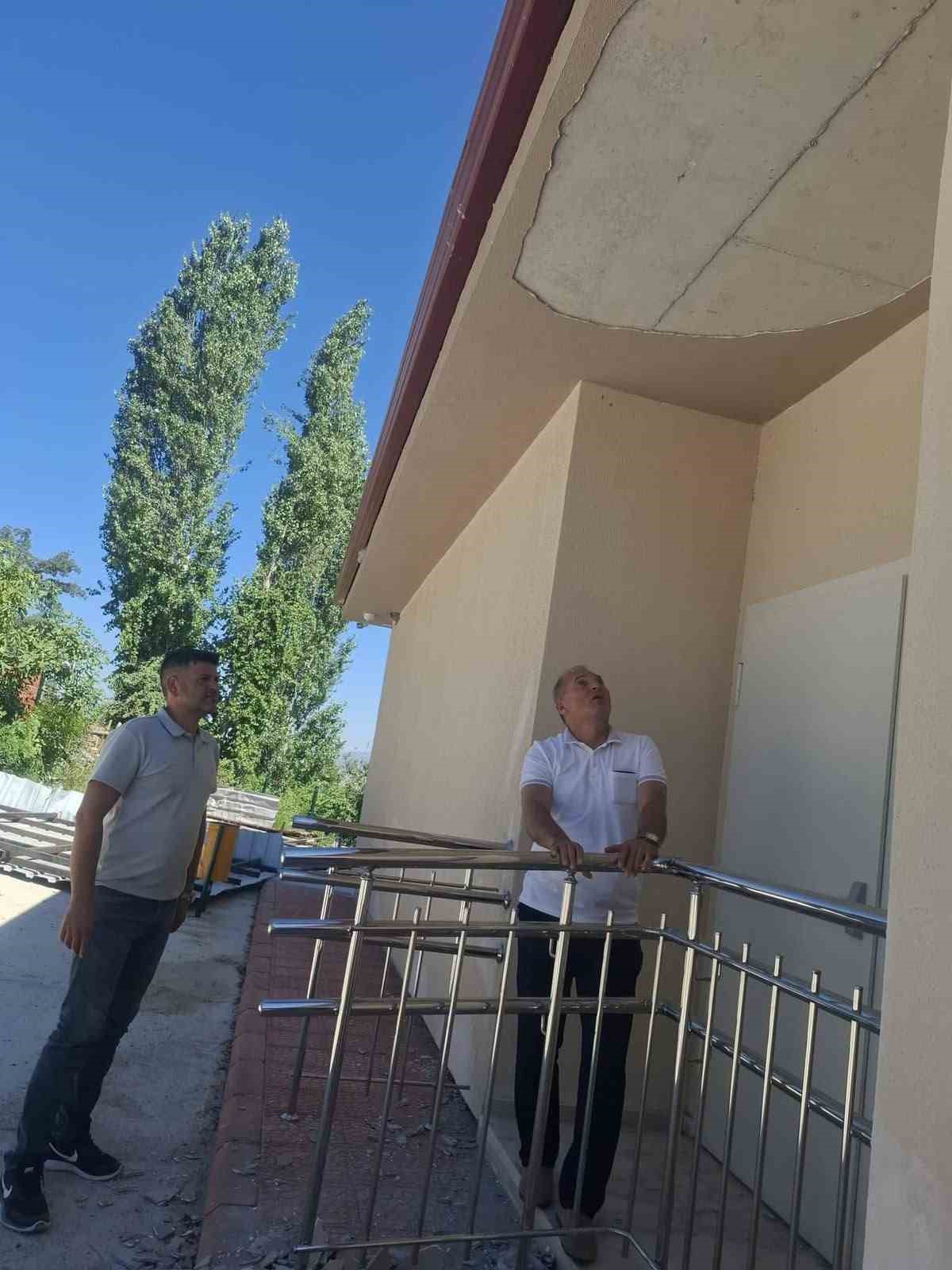 G&ouml;reve başlar başlamaz ilk durağı yeni okul oldu