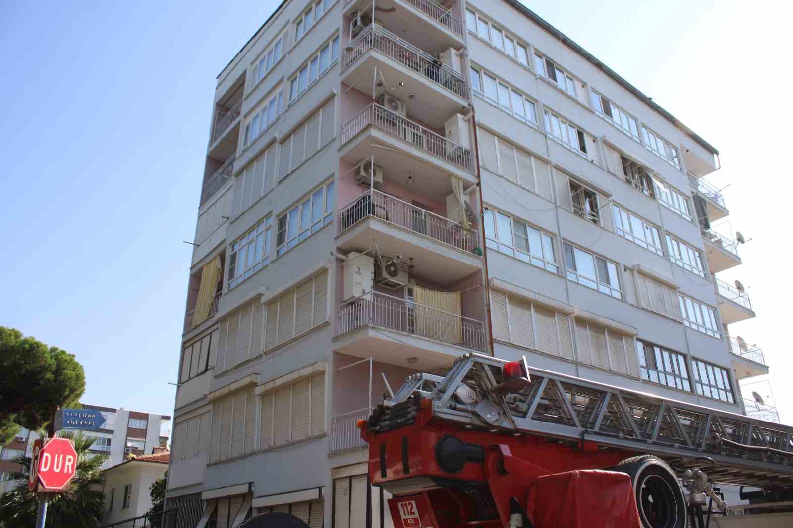 Apartmandan gelen yanık kokusu itfaiyeyi harekete geçirdi