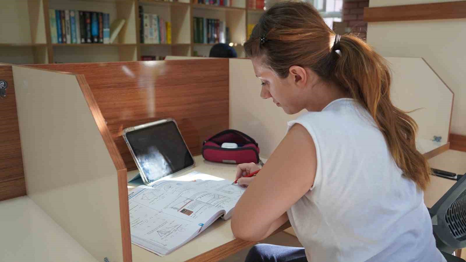 Yunusemre&rsquo;de k&uuml;t&uuml;phanelerde &ouml;ğrenci odaklı d&uuml;zenleme