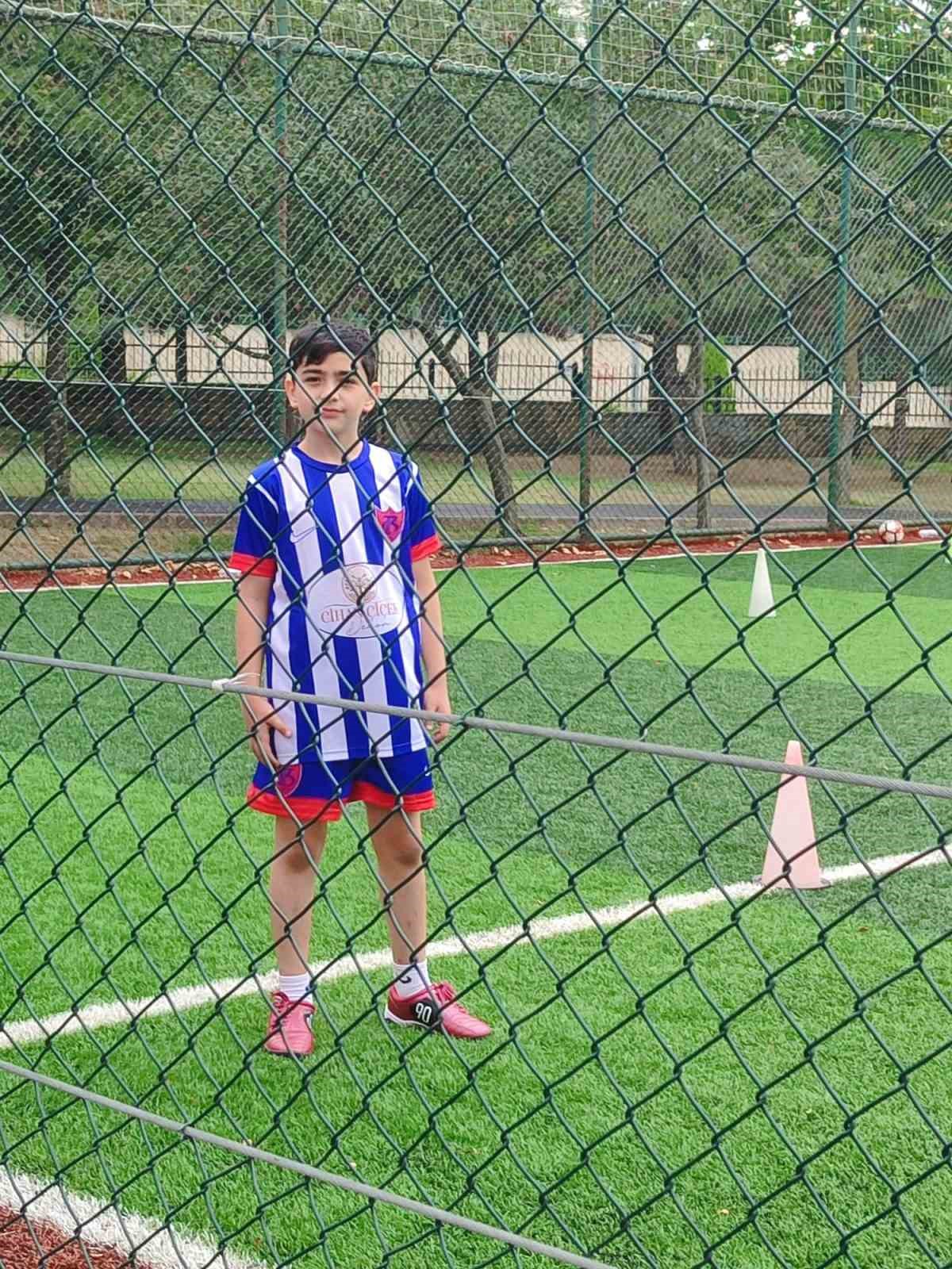K&uuml;&ccedil;&uuml;k&ccedil;ekmece&rsquo;de silahlı kavganın ortasında kalan 12 yaşındaki Abbas&rsquo;ın futbolculuk hayali yarım kaldı