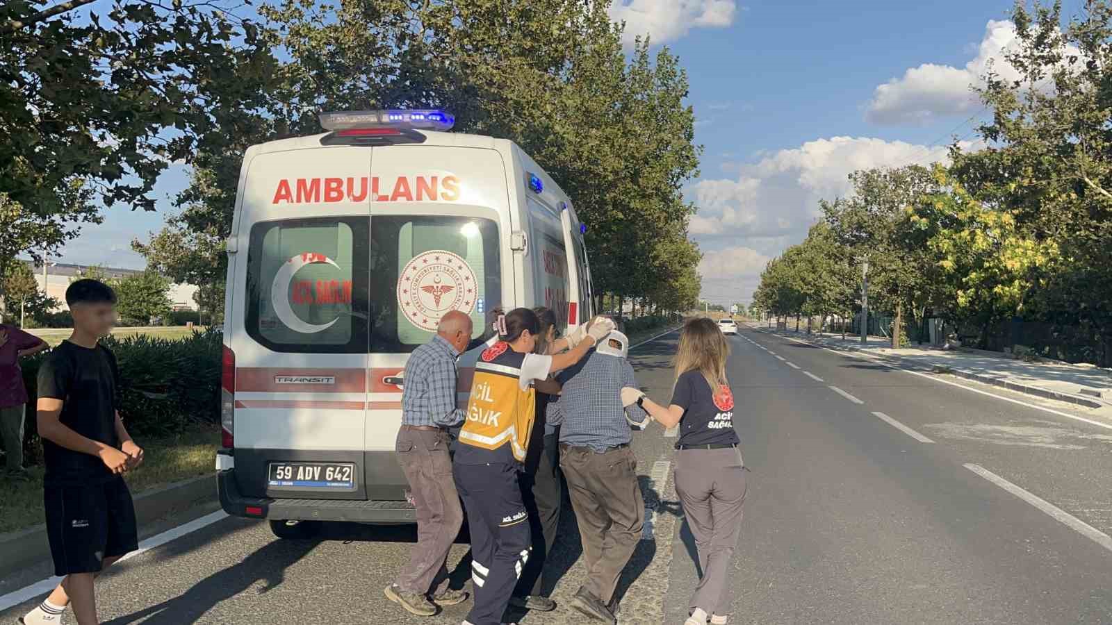 Şerit değiştiren triport&ouml;r&uuml;n devrildiği anlar ara&ccedil; kamerasına yansıdı
