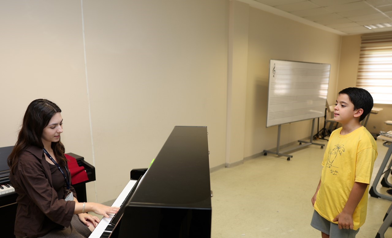 K&uuml;&ccedil;&uuml;k&ccedil;ekmece&rsquo;de m&uuml;zik akademisi yeni yeteneklerin izinde