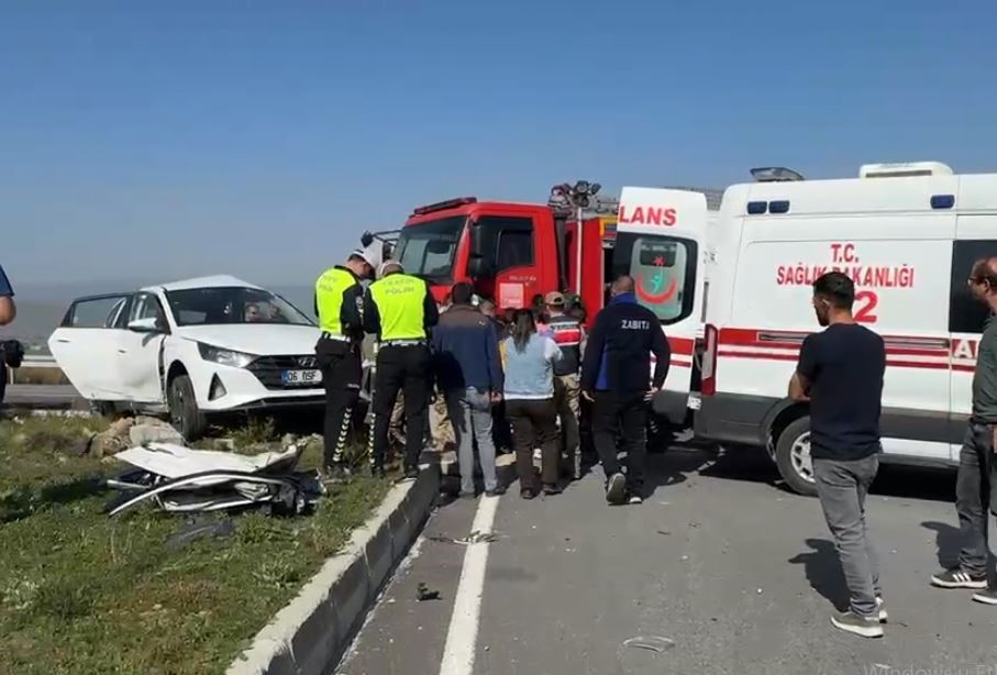 Otomobil ile pikap &ccedil;arpıştı: 3 kişi yaralandı