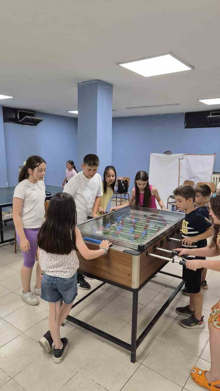 Eskişehir&rsquo;de gen&ccedil;ler yaz okulunda hem eğleniyor hem &ouml;ğreniyor