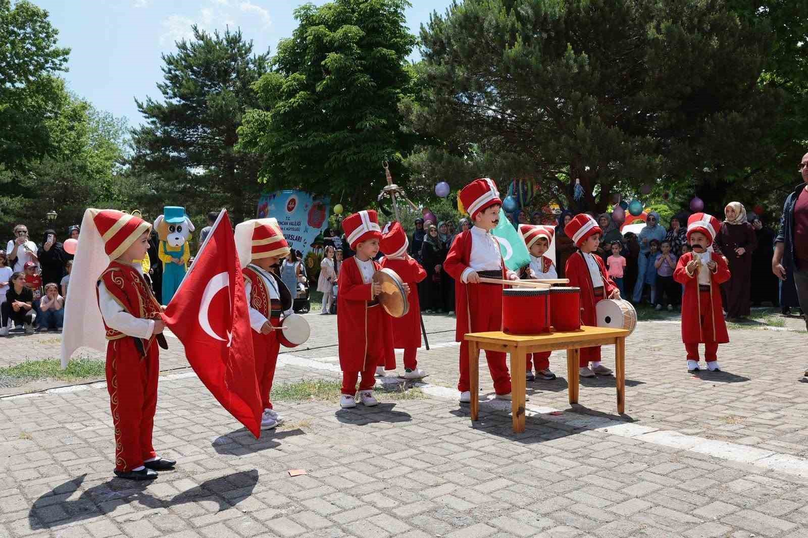 Erzincan&rsquo;da Kur&rsquo;an kursu &ouml;ğrencilerinden yıl sonu şenliği