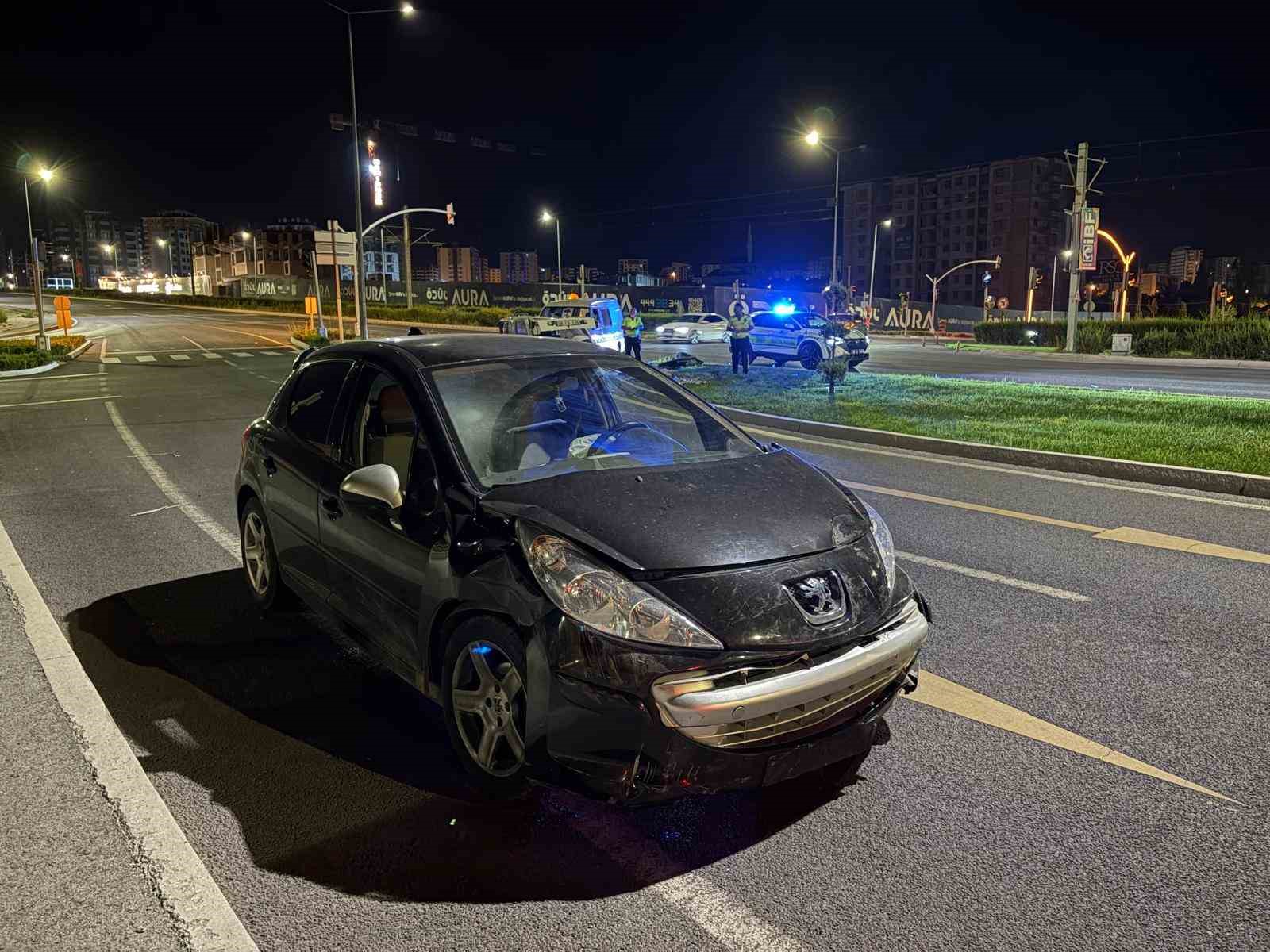 Kayseri&rsquo;de iki otomobil &ccedil;arpıştı: 4 yaralı