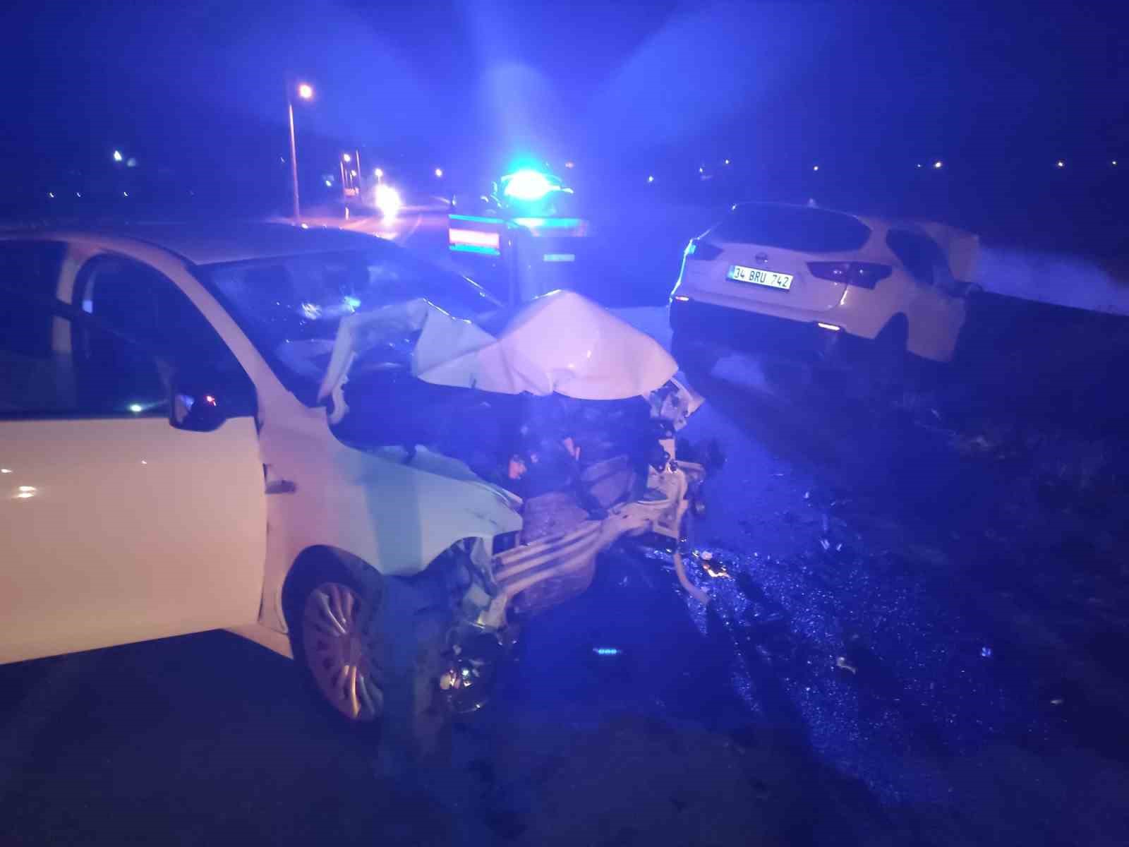 Keşan&rsquo;da iki otomobil &ccedil;arpıştı: 5 yaralı