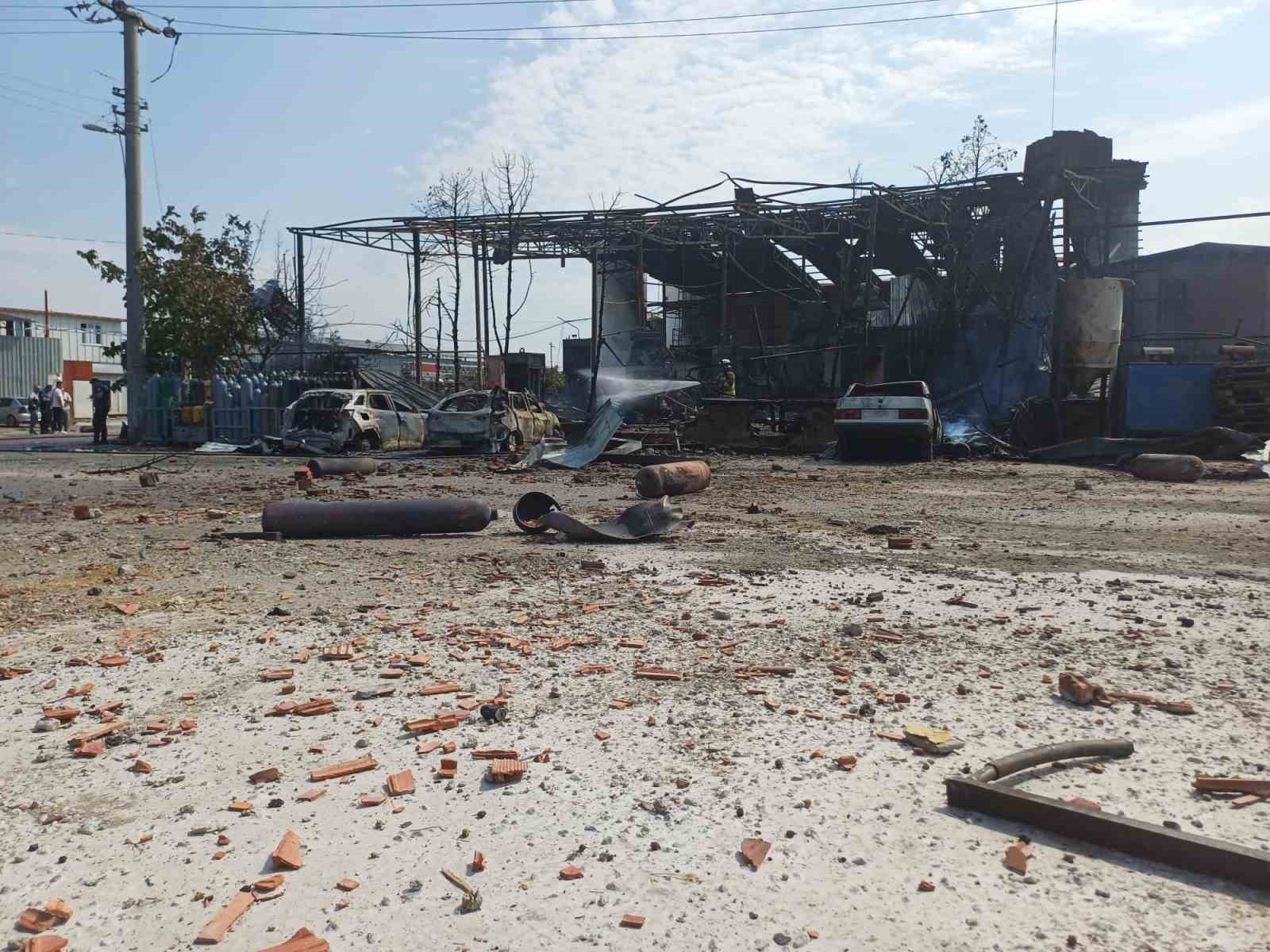 T&uuml;p dolum tesisindeki yangında soğutma &ccedil;alışmaları devam ediyor