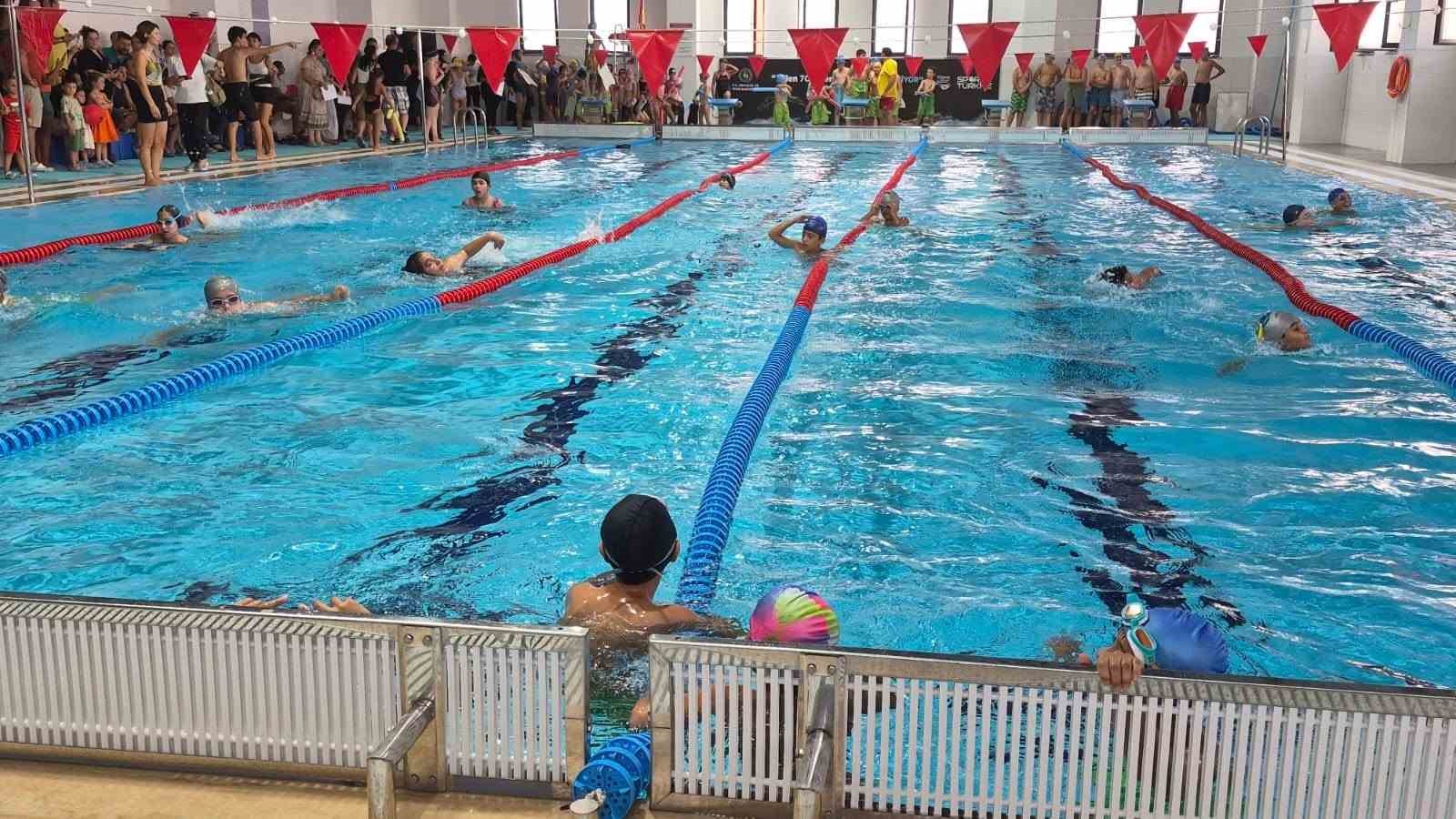 Y&uuml;zme Bilmeyen Kalmasın Projesi ile &ccedil;ocuklar suyla buluşuyor