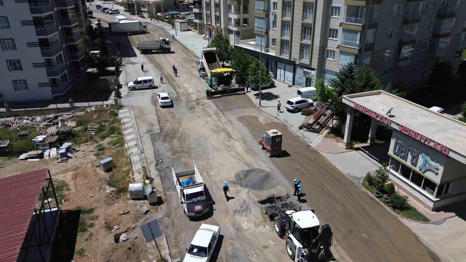 Battalgazi&rsquo;de asfalt &ccedil;alışmaları s&uuml;r&uuml;yor