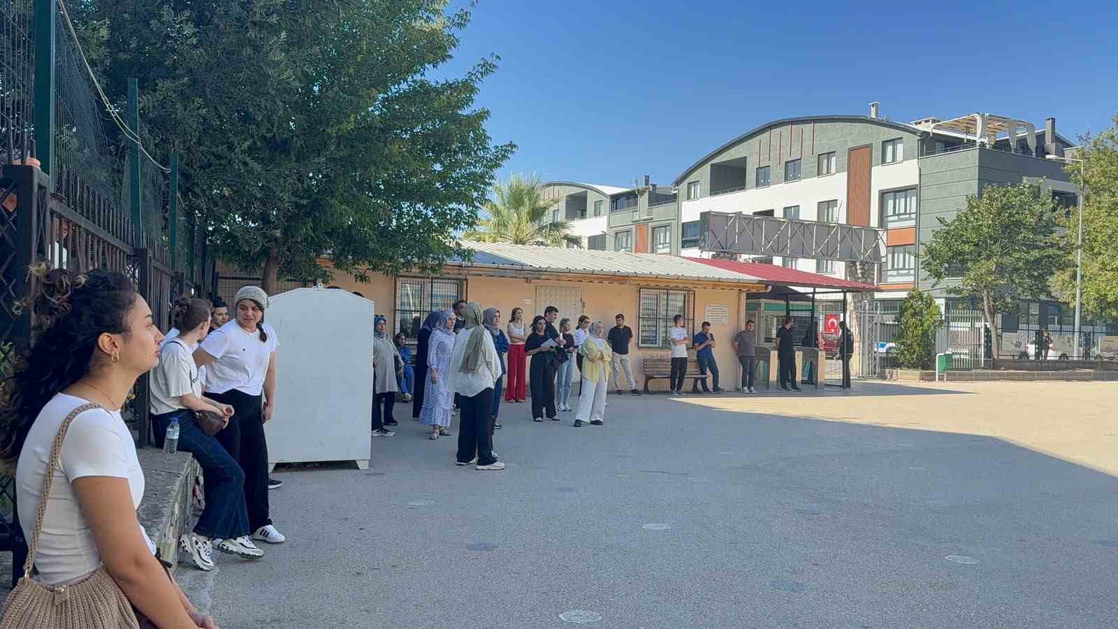 Gemlik ve Orhangazi adliyelerine alınacak 11 zabıt k&acirc;tibi i&ccedil;in uygulama sınavı yapıldı