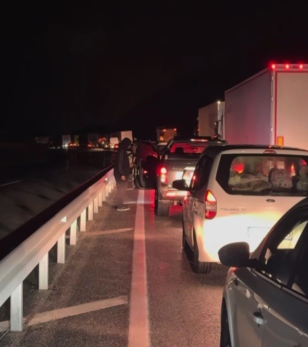 Erzincan-Sivas kara yolu heyelan sonrası yeniden ulaşıma a&ccedil;ıldı
