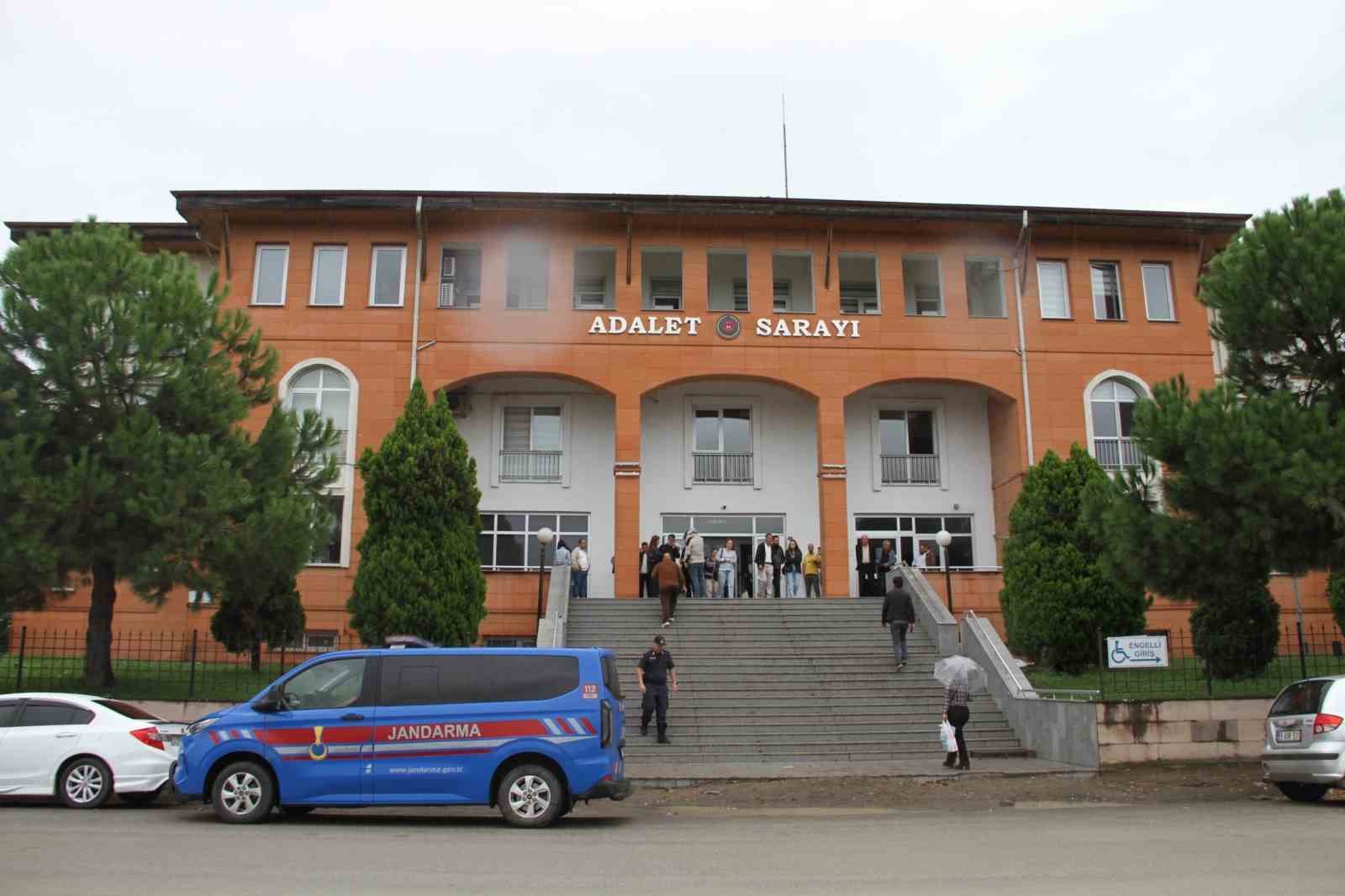73 yaşındaki adama "kargo" yalanıyla 17 milyonluk senet imzalatmaya 4 g&ouml;zaltı