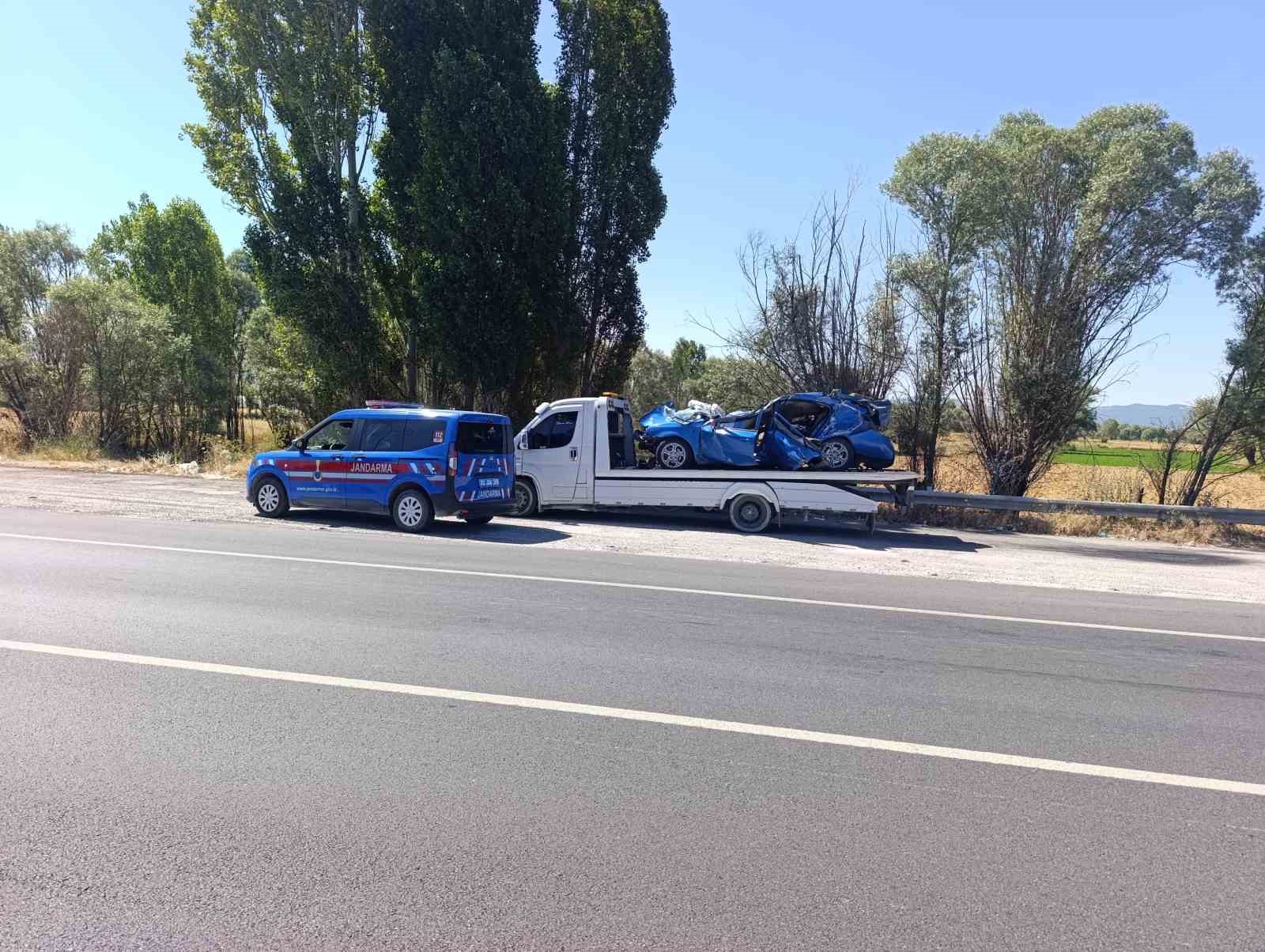 Trafik kazasında anne ve baba &ouml;ld&uuml;, 8 aylık bebek ağır yaralandı