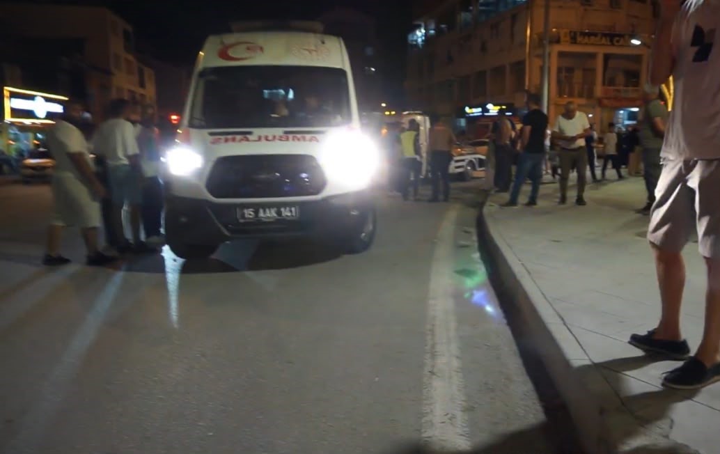 Oyuncak skuter ile yolun karşısına ge&ccedil;erken oto kurtarıcının &ccedil;arptığı 4 yaşındaki &ccedil;ocuk yaralandı