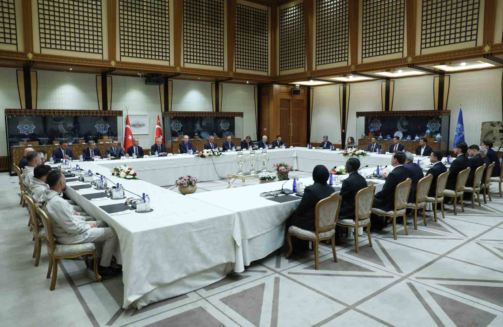 Cumhurbaşkanı Erdoğan, Trendyol S&uuml;per Lig&rsquo;e &ccedil;ıkan takımları kabul etti