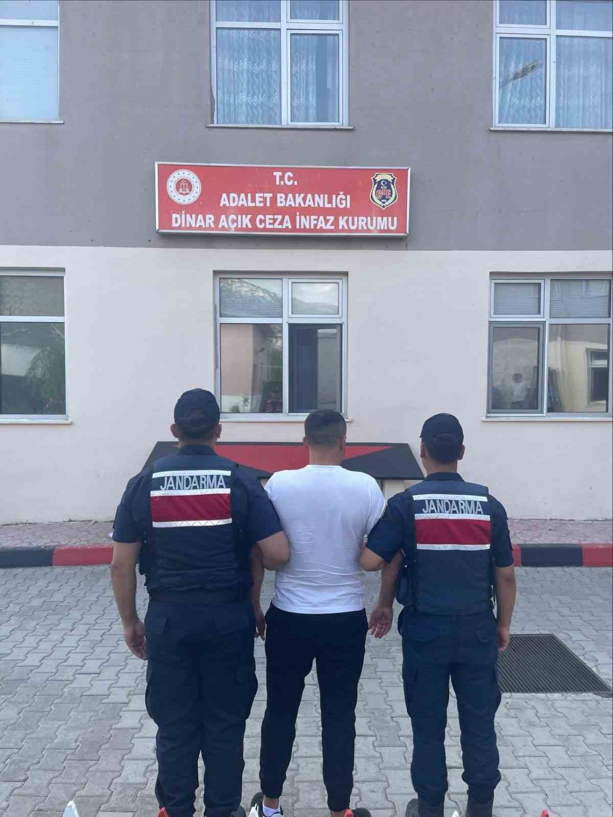 Jandarma aranan 24 kişiyi yakaladı