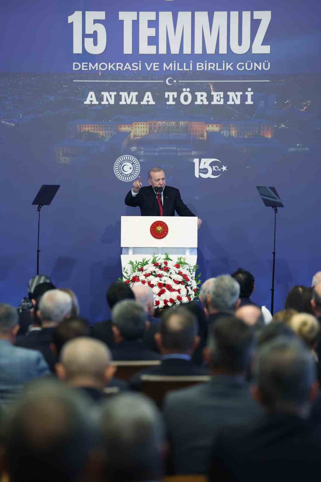 Cumhurbaşkanı Erdoğan: "FET&Ouml;&rsquo;c&uuml; ter&ouml;ristler, yeminli T&uuml;rkiye d&uuml;şmanlarına hizmetkar olmayı s&uuml;rd&uuml;r&uuml;yorlar"
