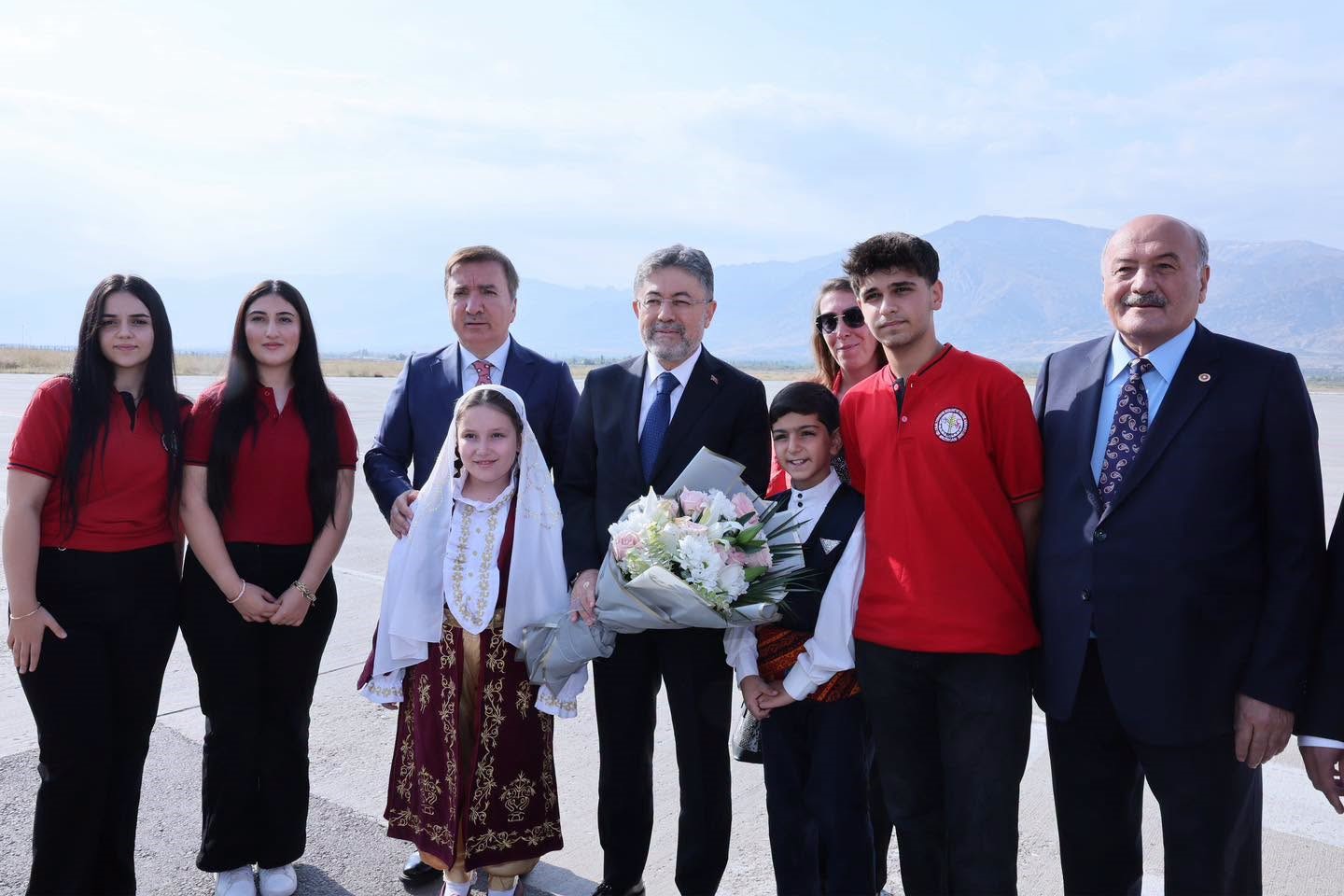 Tarım ve Orman Bakanı Yumaklı Erzincan&rsquo;da &ccedil;eşitli temaslarda bulundu