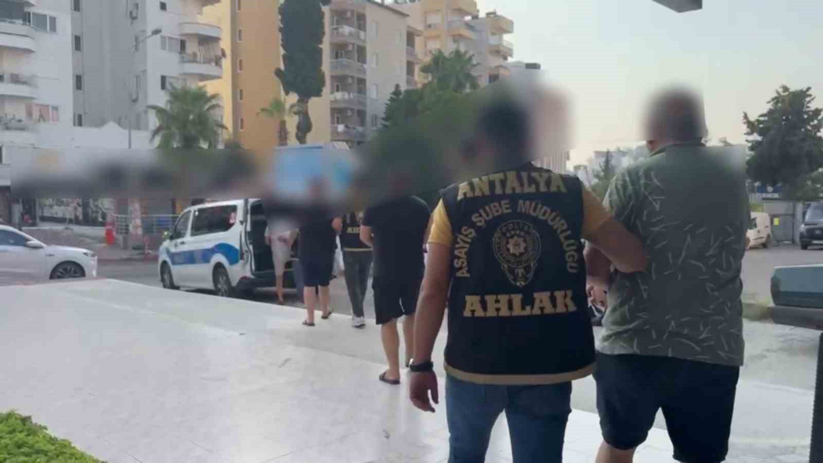 Antalya&rsquo;da fuhuş operasyonu: 5 kişi yakalandı, 14 kadın kurtarıldı