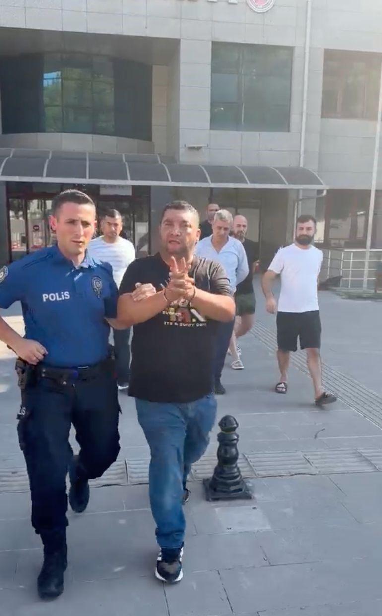 839 bin lira ceza yemesine sebep olan ses sistemini belediye &ouml;n&uuml;nde yakan işletme sahibi tutuklandı