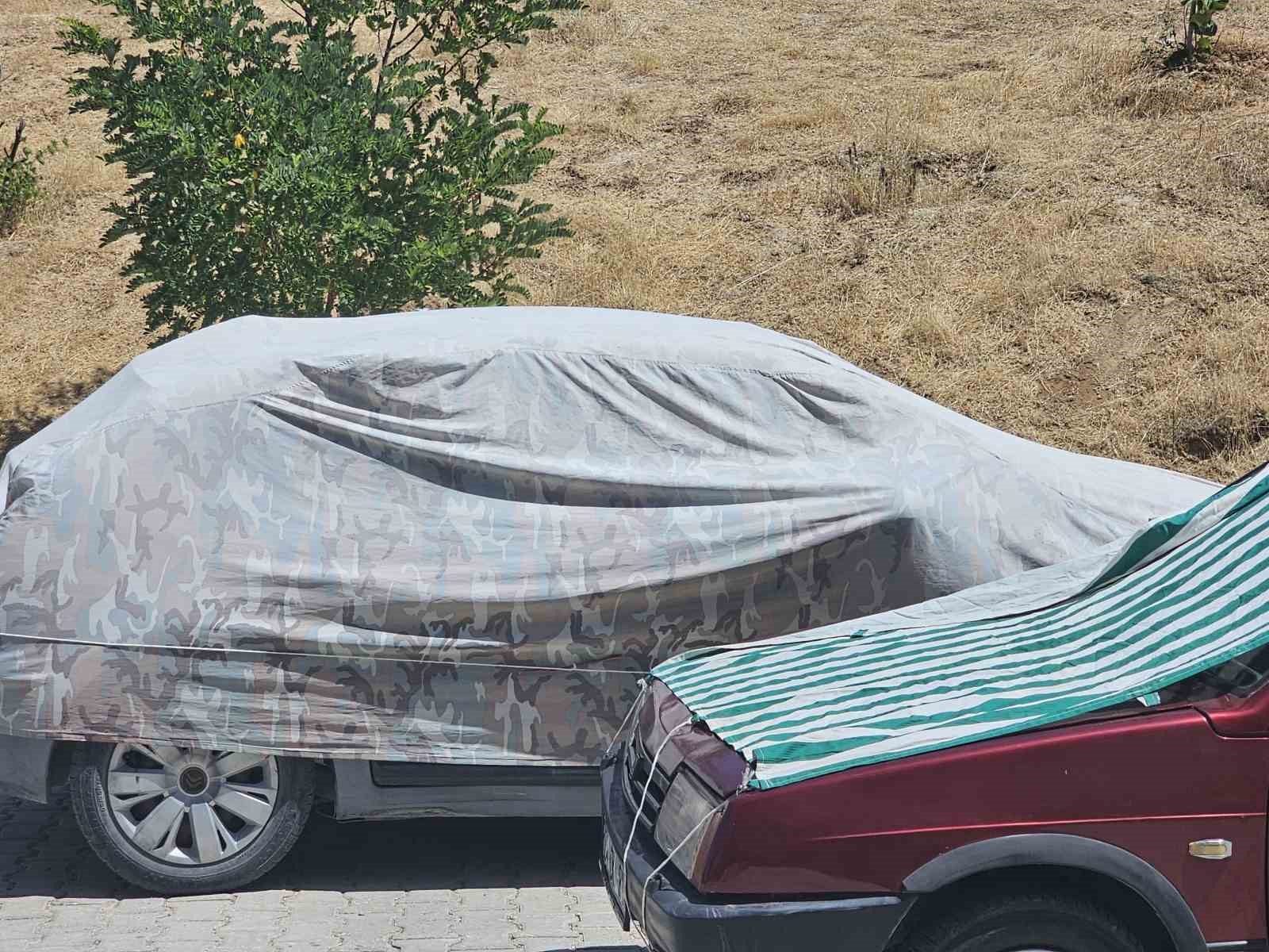 Elazığ&rsquo;da ara&ccedil; sahiplerinden g&uuml;neşe karşı &ouml;nlem