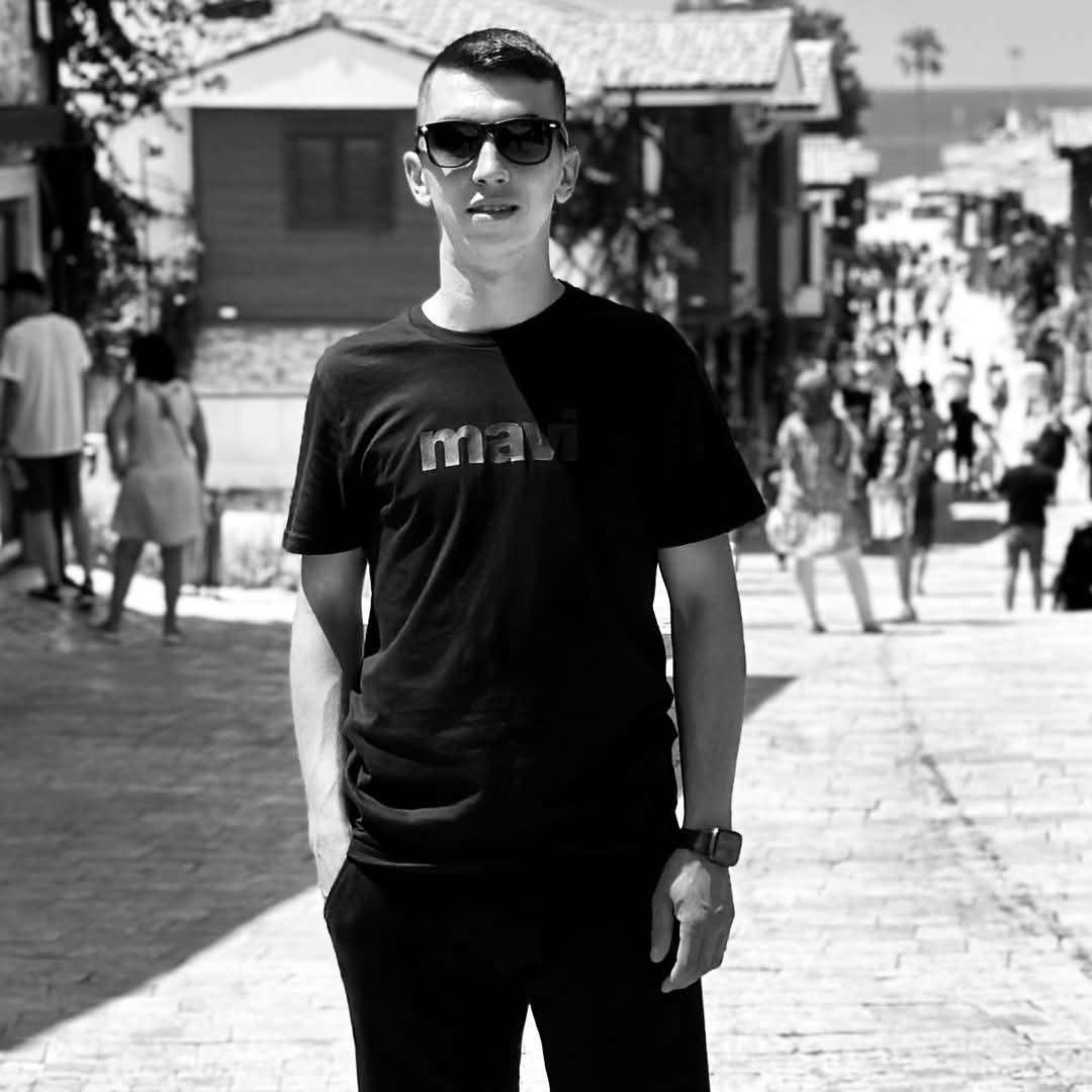 Oto kilit&ccedil;i d&uuml;kkanında esrarengiz olay: İş yeri sahibi ve gen&ccedil; kadın &ouml;l&uuml; bulundu