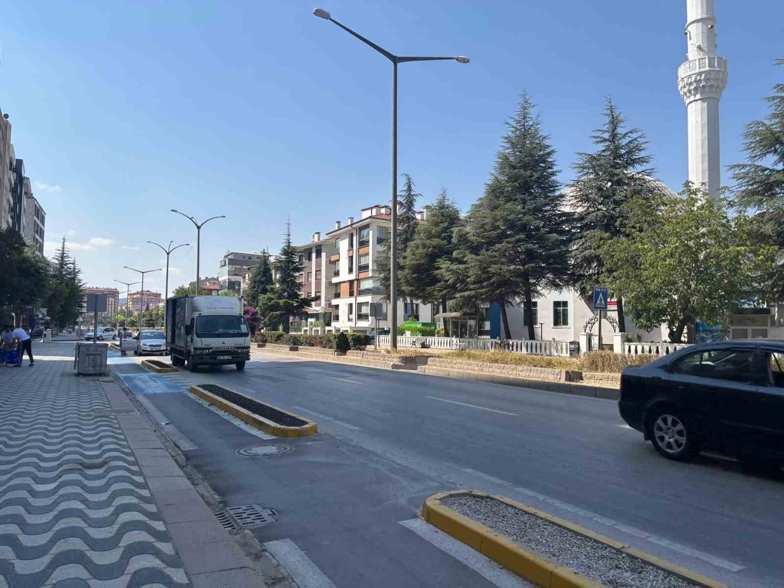 S&uuml;rekli kaza olan caddede tedbir alınması isteniyor