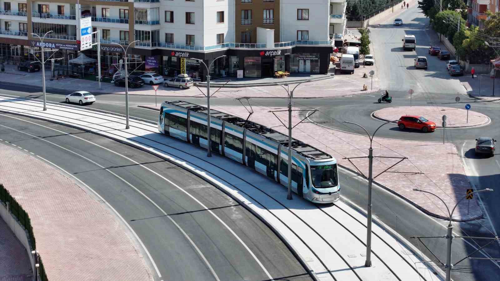 Başkan Altay, tamamlanan Adliye-Şehir Hastanesi Tramvay Hattı&rsquo;nda test s&uuml;r&uuml;ş&uuml; yaptı