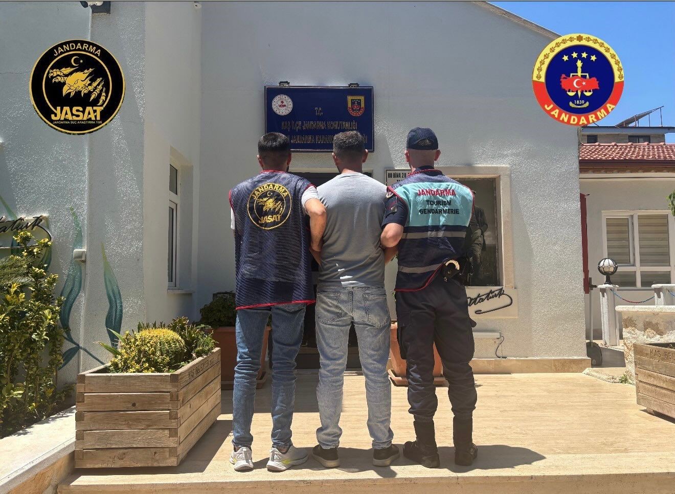 Antalya&rsquo;da 72 saatte 214 aranan şahıs yakalandı