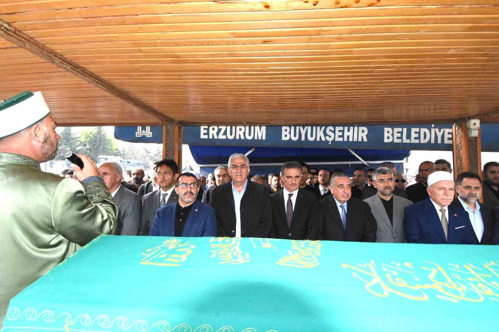 Milletvekili Mehmet Emin &Ouml;z&rsquo;&uuml;n acı g&uuml;n&uuml;, Ahmet Turan &Ouml;z son yolculuğuna uğurlandı