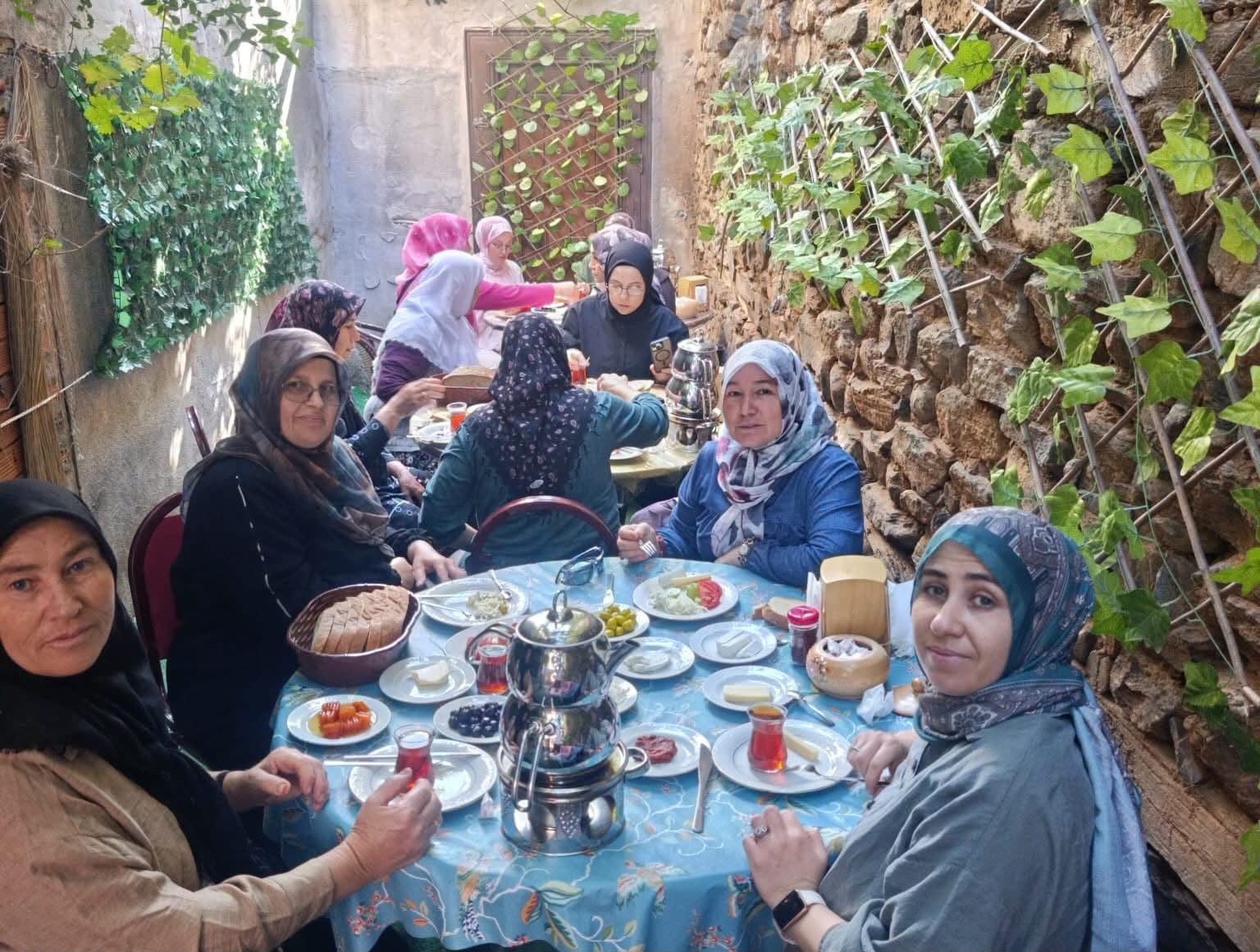 Sarıg&ouml;ll&uuml; kadınlardan Bursa&rsquo;ya k&uuml;lt&uuml;r gezisi