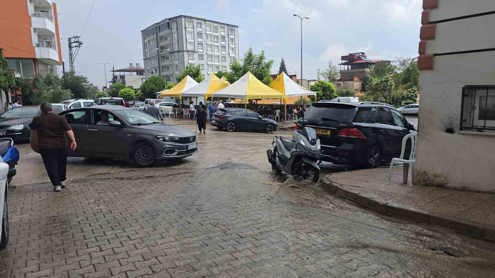 Gaziantep&rsquo;te yaz yağmuru y&uuml;zleri g&uuml;ld&uuml;rd&uuml;