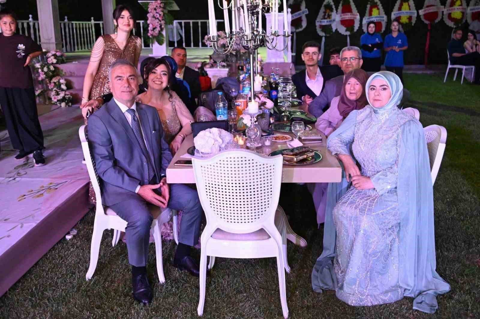 Burhaniye&rsquo;de Emniyet M&uuml;d&uuml;r&uuml;n&uuml;n mutlu g&uuml;n&uuml;