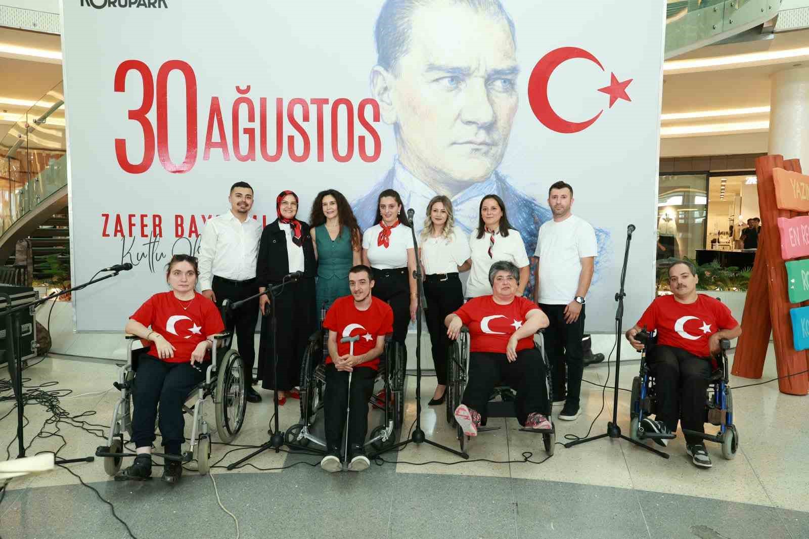 &Ouml;zel &ouml;ğrencilerden 30 Ağustos Zafer Bayramı konseri