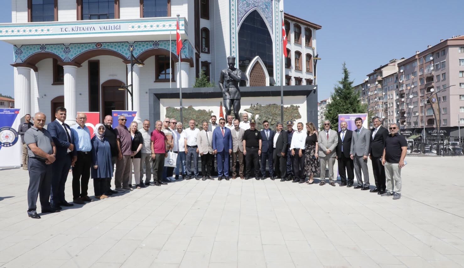 K&uuml;tahya Emniyet Teşkilatına 37 yeni hizmet aracı