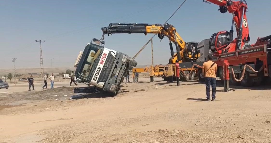 Batman&rsquo;da beton mikseri devrildi: 1 yaralı
