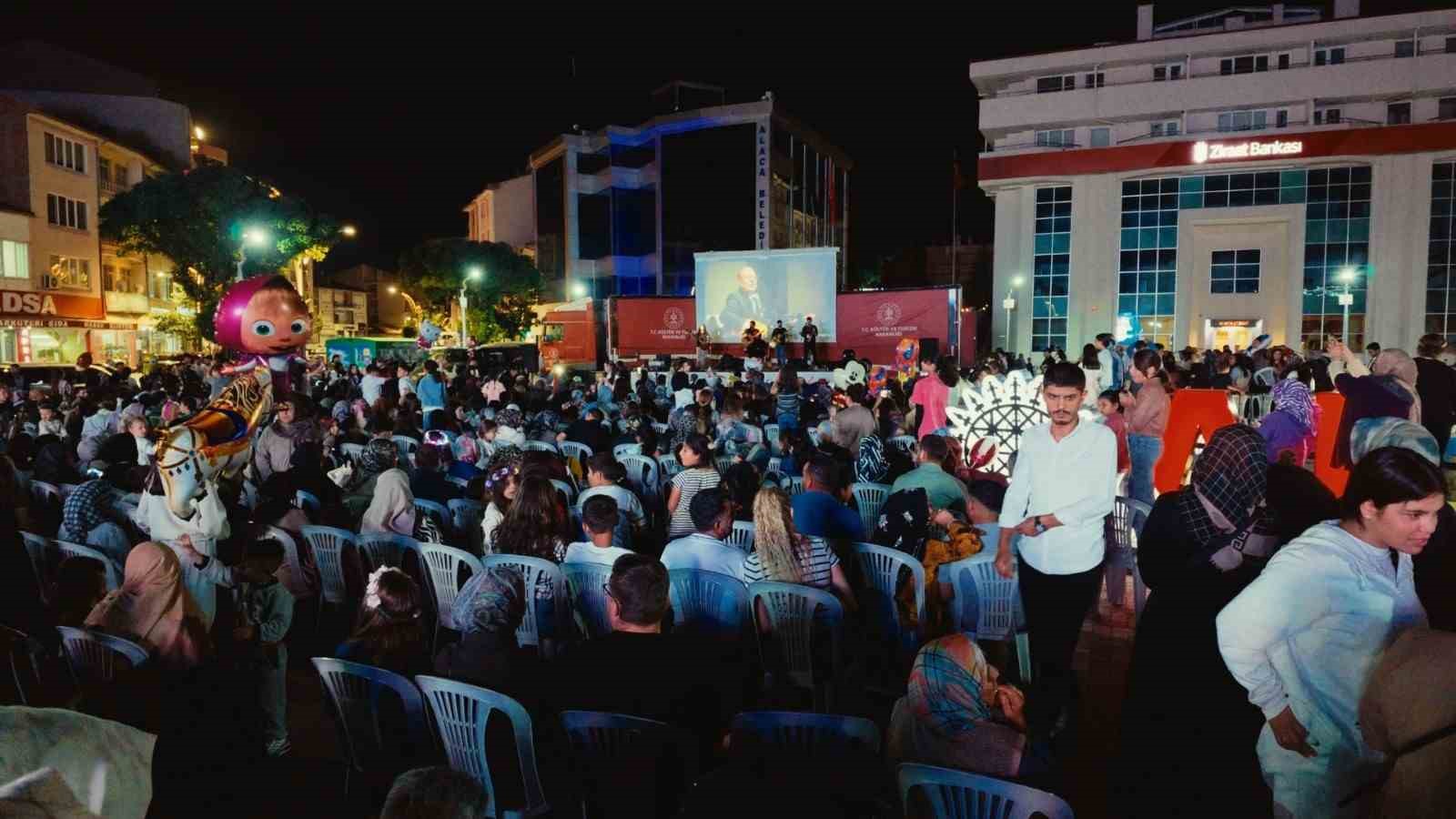 Bakan Ersoy duyurdu: "Gezen sinema T&uuml;rkiye&rsquo;nin 81 ilinin tamamına ulaştı"