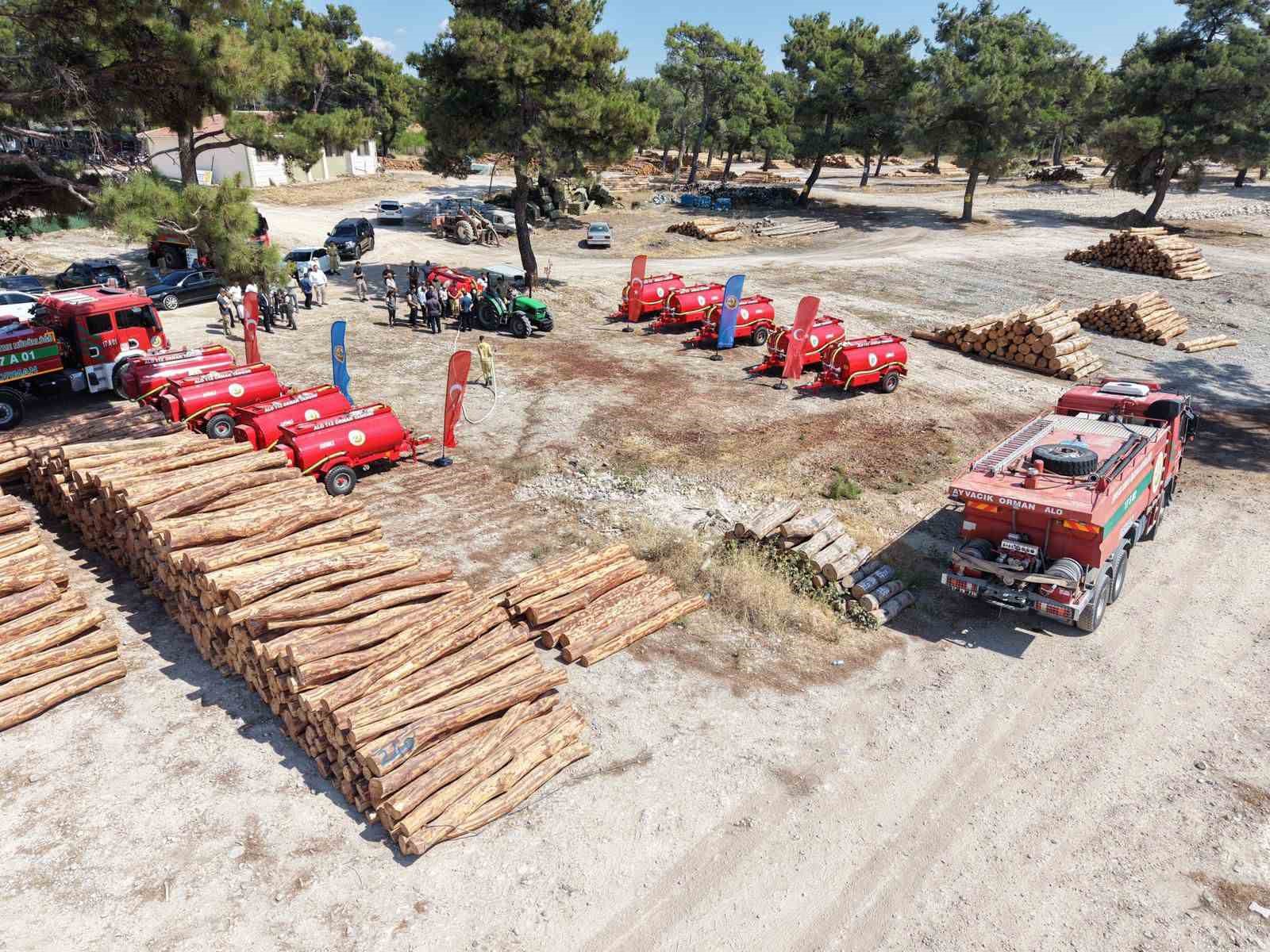 Ayvacık&rsquo;ta 10 k&ouml;ye yangın s&ouml;nd&uuml;rme tankeri alındı