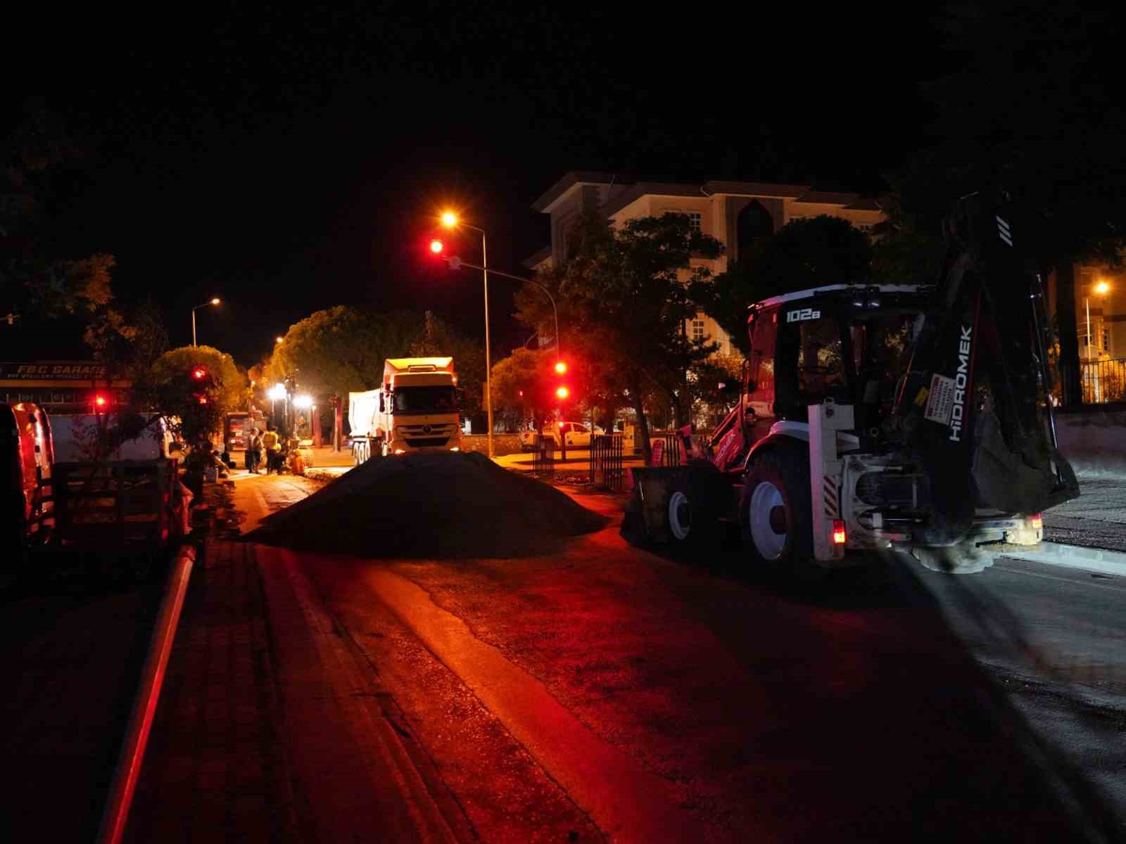 MUSKİ ekiplerinden gece mesaisi