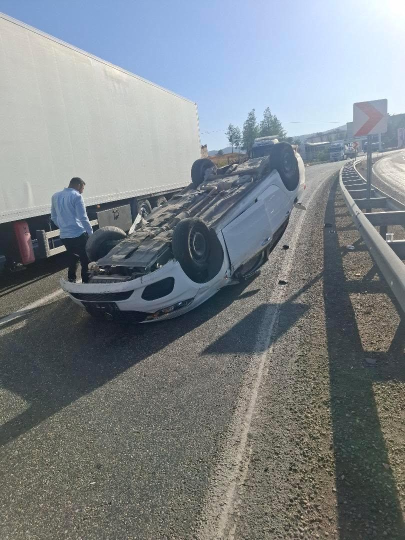 Siirt&rsquo;te otomobil takla attı: 2 kişi &ouml;l&uuml;mden d&ouml;nd&uuml;