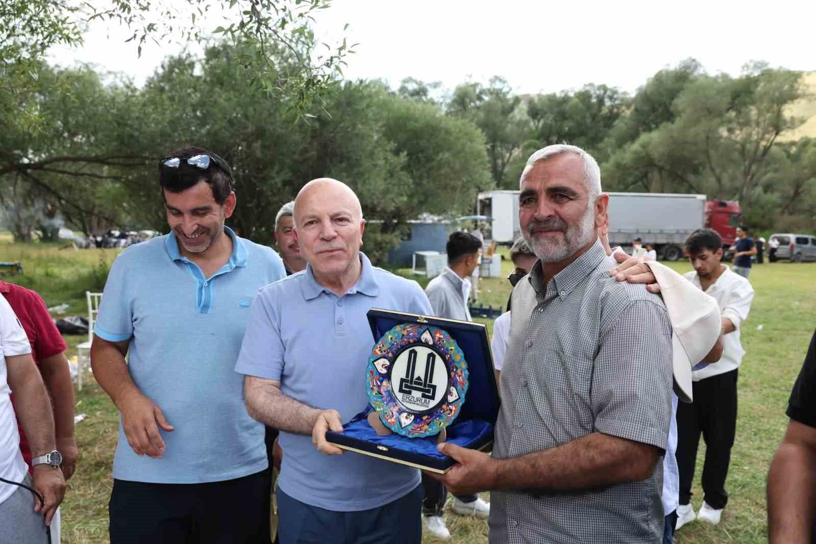 Başkan Sekmen&rsquo;den İspir ve Pazaryolu &ccedil;ıkarması