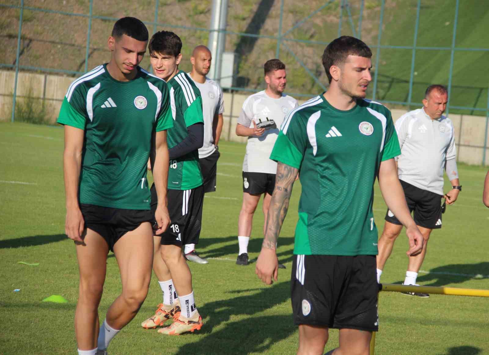 &Ccedil;aykur Rizespor yeni sezon mesaisini s&uuml;rd&uuml;r&uuml;yor