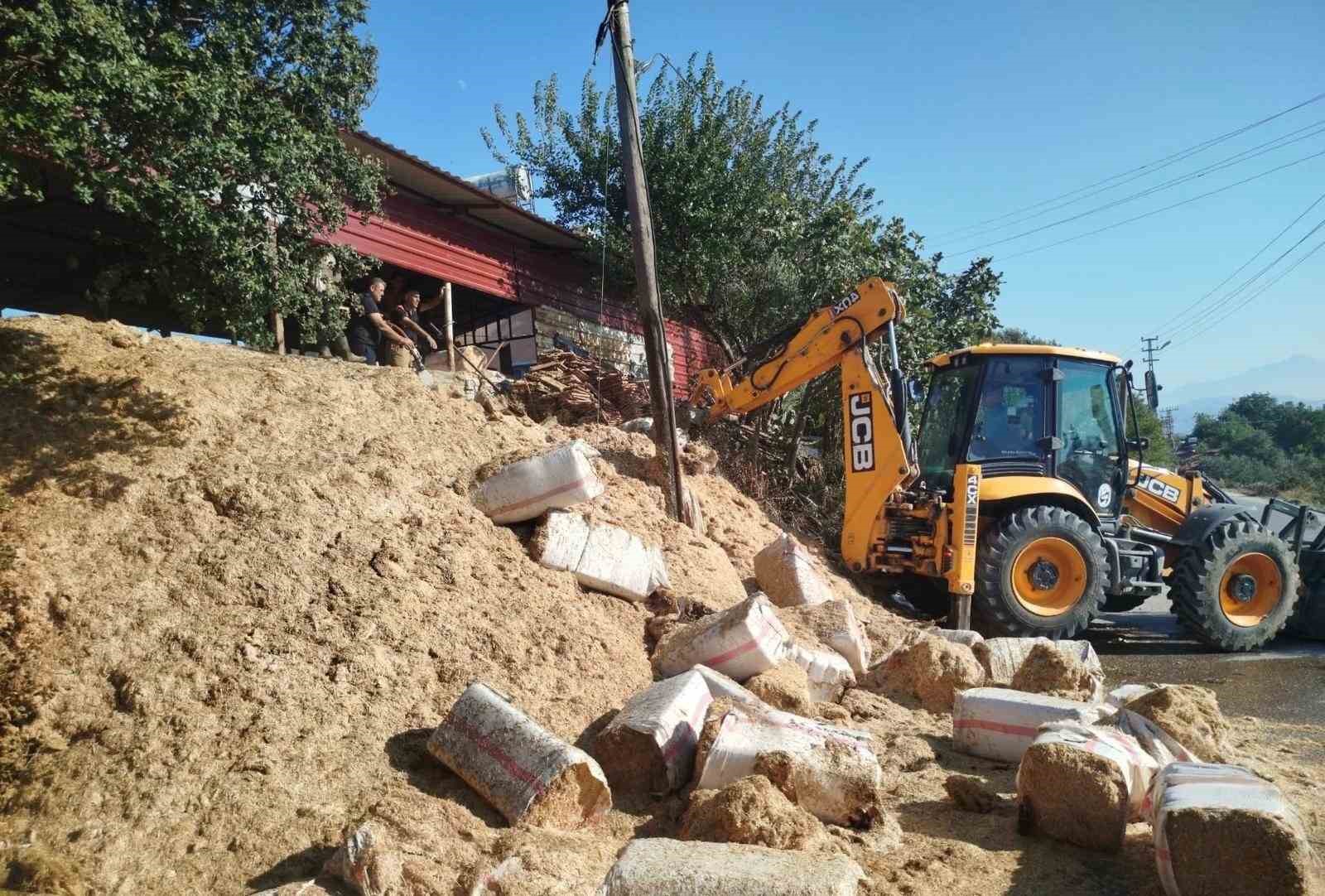 Defne&rsquo;de samanlık yangını yaşandı
