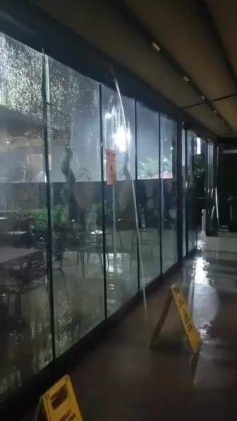 İstanbul&rsquo;da sağanak yağış etkili oluyor