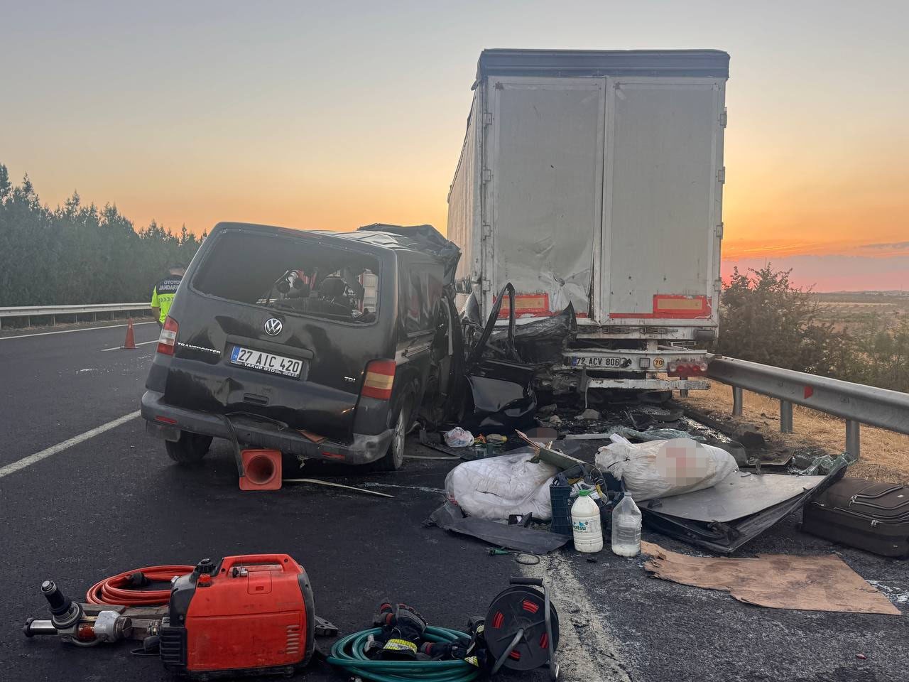 Şanlıurfa&rsquo;da feci kaza: 2 &ouml;l&uuml;, 2 ağır yaralı